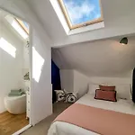 The Bs Cycle, 4 Bedroom, 2 Bathroom, House In Centre *