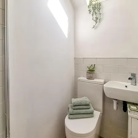 The Bs Cycle, 4 Bedroom, 2 Bathroom, House In Centre Apartman *