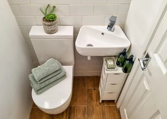 The Bs Cycle, 4 Bedroom, 2 Bathroom, House In Centre Appartement *