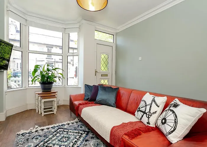 The Bs Cycle, 4 Bedroom, 2 Bathroom, House In Centre Harrogate