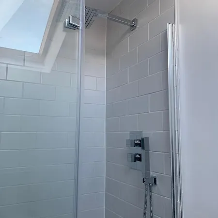 公寓 The Bs Cycle, 4 Bedroom, 2 Bathroom, House In Centre 哈罗盖特